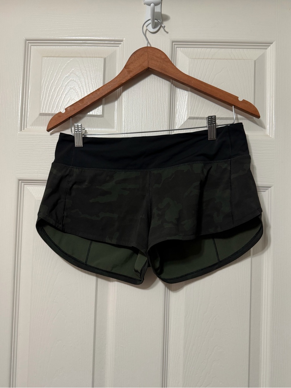 Lululemon speed up short size 6 euc 2.5” euc